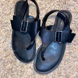 Simply Vera Wang black sandals size 8